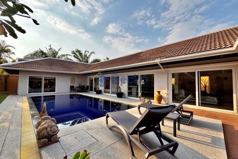House in Pattaya, Thailand 3 bedrooms № 196009 - photo 3