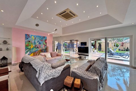 House in Pattaya, Thailand 3 bedrooms № 196009 - photo 15
