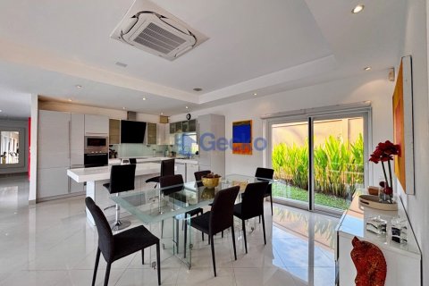 House in Pattaya, Thailand 3 bedrooms № 196009 - photo 18