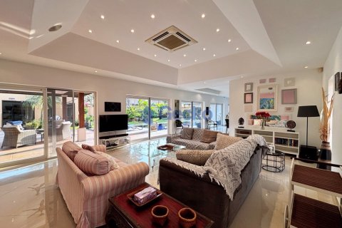 House in Pattaya, Thailand 3 bedrooms № 196009 - photo 14
