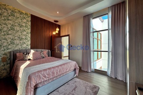 House in Pattaya, Thailand 5 bedrooms № 196011 - photo 25
