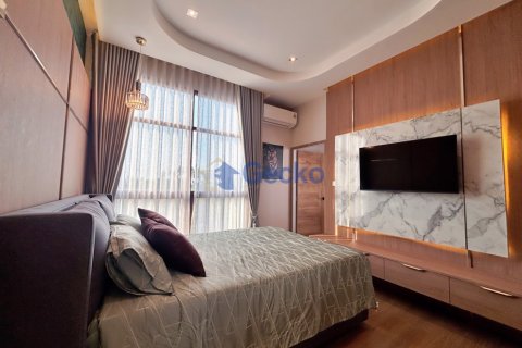 House in Pattaya, Thailand 5 bedrooms № 196011 - photo 22