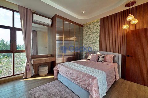 House in Pattaya, Thailand 5 bedrooms № 196011 - photo 24