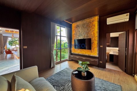 House in Pattaya, Thailand 5 bedrooms № 196011 - photo 15