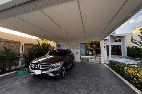 House in Pattaya, Thailand 5 bedrooms № 196011 - photo 4