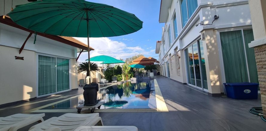 Villa in Phuket, Thailand 3 bedrooms № 158968