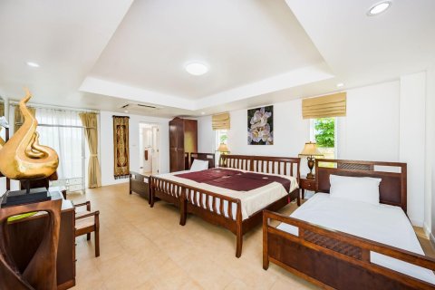 Villa in Phuket, Thailand 3 bedrooms № 158968 - photo 5