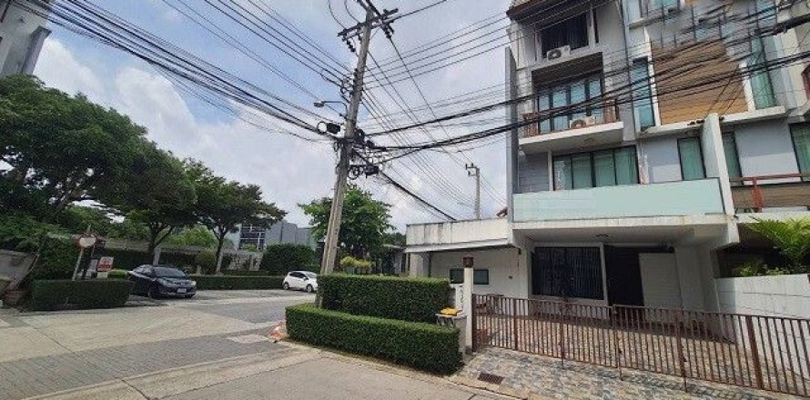 Таунхаус в Суан Луанге, Бангкок, Таиланд с 5 спальнями  № 158970