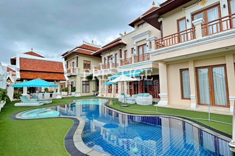 Maison à Pattaya, Thaïlande 8 chambres № 220714