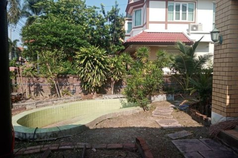 House in Taling Chan, Bangkok, Thailand 4 bedrooms № 156261 - photo 1