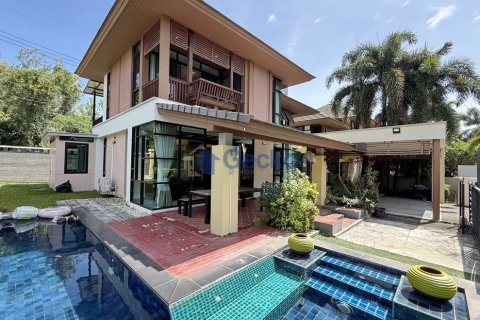 House in Pattaya, Thailand 3 bedrooms № 197180