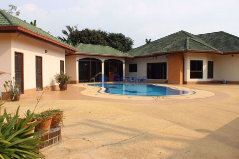 House in Pattaya, Thailand 3 bedrooms № 197174