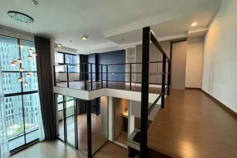 Condo à Bang Kapi, Bangkok, Thaïlande, 2 chambres  № 158270 - photo 1