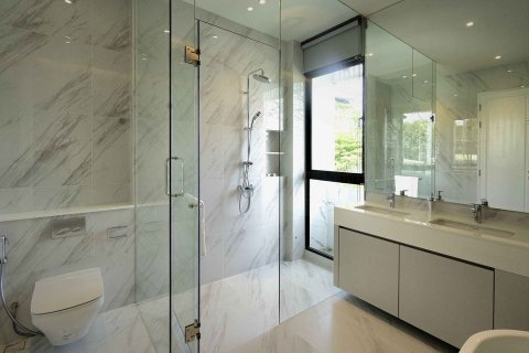 House in Bangkok, Thailand 4 bedrooms № 143439 - photo 16
