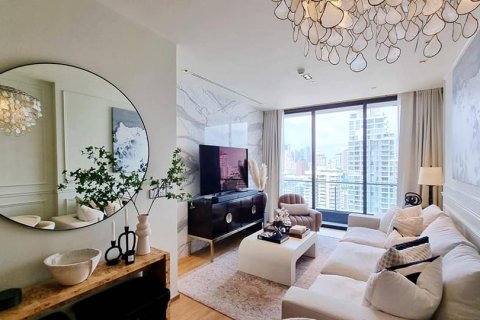 Condo in Bangkok, Thailand, 2 bedrooms  № 143438 - photo 1