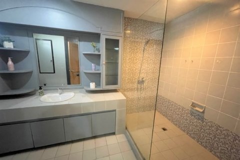 Condo in Bangkok, Thailand, 4 bedrooms  № 143442 - photo 6
