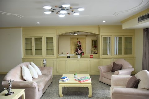 Condo in Bangkok, Thailand, 4 bedrooms  № 143442 - photo 1
