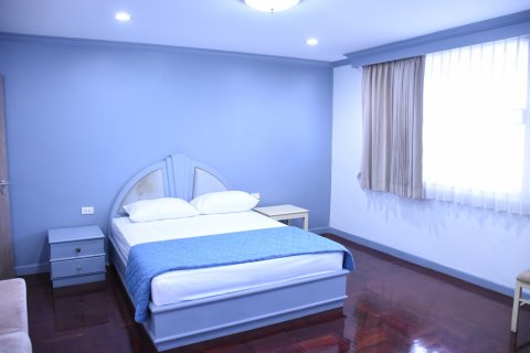 Condo in Bangkok, Thailand, 4 bedrooms  № 143442 - photo 8