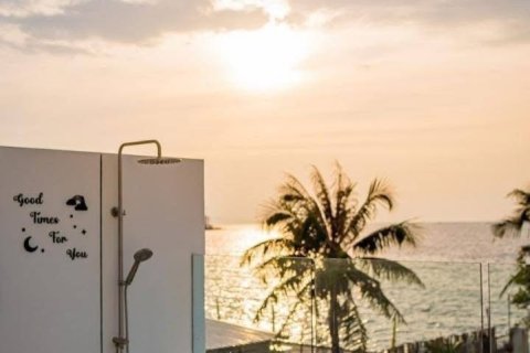 House in Chon Buri, Thailand 4 bedrooms № 152303 - photo 1