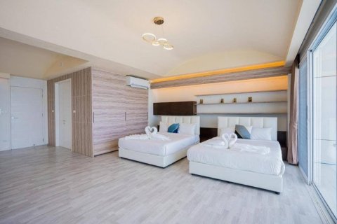 House in Chon Buri, Thailand 4 bedrooms № 152303 - photo 16