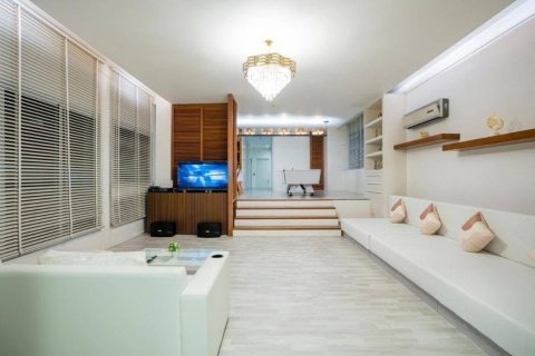 House in Chon Buri, Thailand 4 bedrooms № 152303 - photo 10