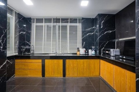 House in Chon Buri, Thailand 4 bedrooms № 152303 - photo 9