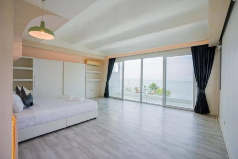 House in Chon Buri, Thailand 4 bedrooms № 152303 - photo 17