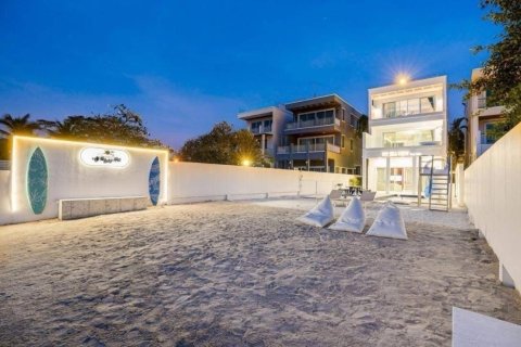 House in Chon Buri, Thailand 4 bedrooms № 152303 - photo 3