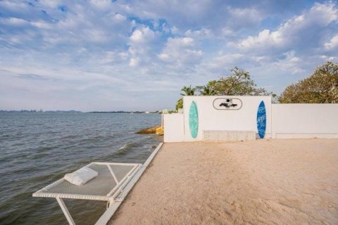 House in Chon Buri, Thailand 4 bedrooms № 152303 - photo 5