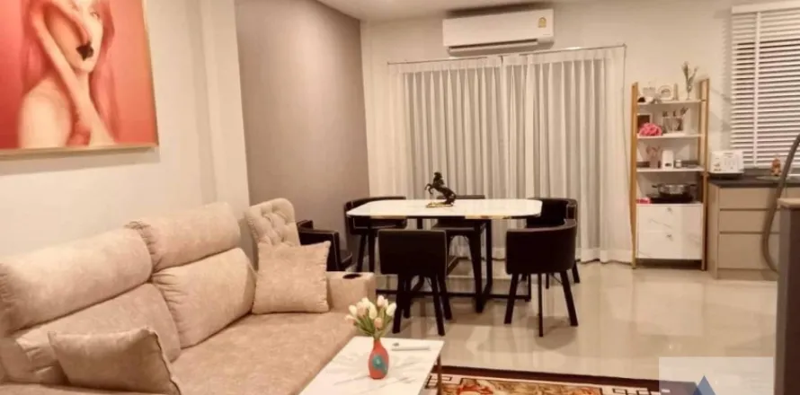 Reihenhaus in Samut Prakan, Thailand 2 Schlafzimmer № 218860
