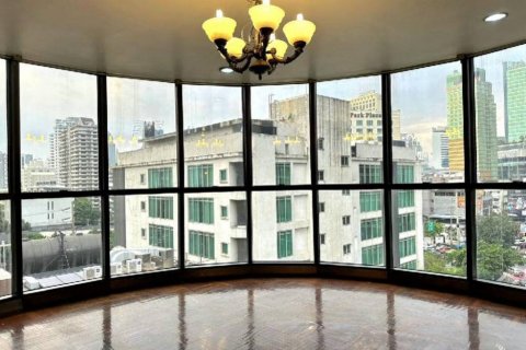 Кондоминиум с 3 спальнями в Клонг Тоэй, Бангкок, Таиланд № 114411 - фото 2