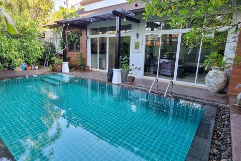 Villa in Phuket, Thailand 3 bedrooms № 145970 - photo 1