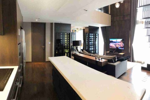 Condo in Bangkok, Thailand, 2 bedrooms  № 183430 - photo 4