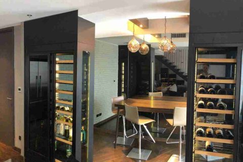 Condo in Bangkok, Thailand, 2 bedrooms  № 183430 - photo 9