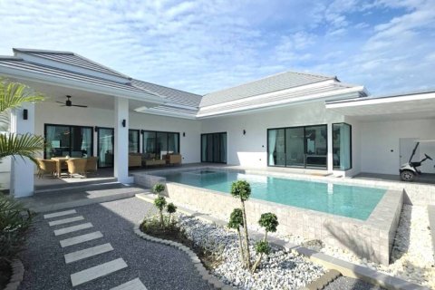 Villa in Hua Hin, Thailand 3 bedrooms № 146963 - photo 1