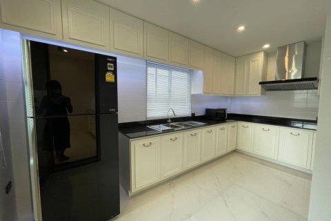 Villa in Bang Phli Yai, Thailand 4 bedrooms № 133842 - photo 9