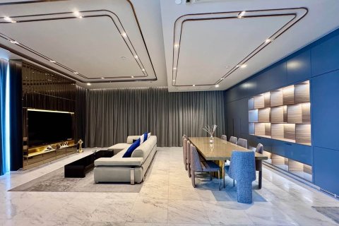 Condo in Bangkok, Thailand, 3 bedrooms  № 154561 - photo 2