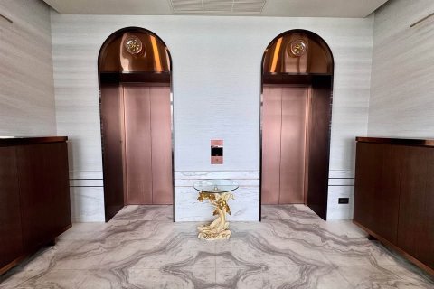 Condo in Bangkok, Thailand, 3 bedrooms  № 154561 - photo 15