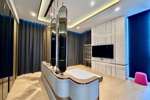 Condo in Bangkok, Thailand, 3 bedrooms  № 154561 - photo 10