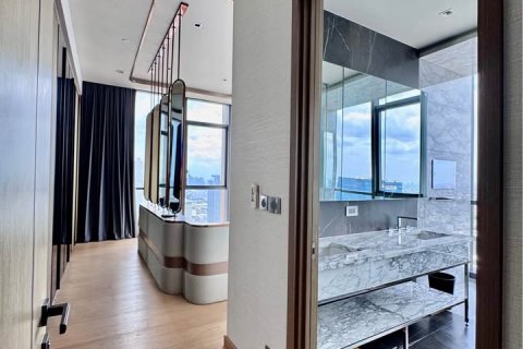 Condo in Bangkok, Thailand, 3 bedrooms  № 154561 - photo 11