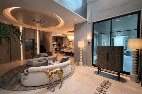 Villa in Bangkok, Thailand 6 bedrooms № 165458 - photo 2