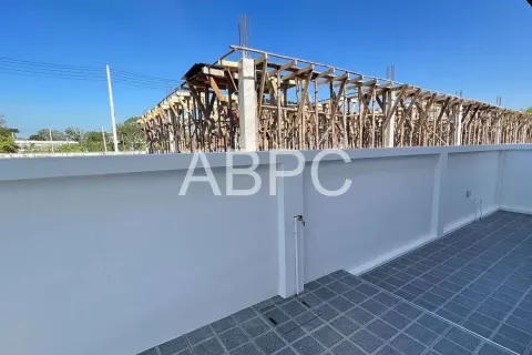 Casa de 3 dormitorios en Pattaya, Tailandia № 210818 - foto 15