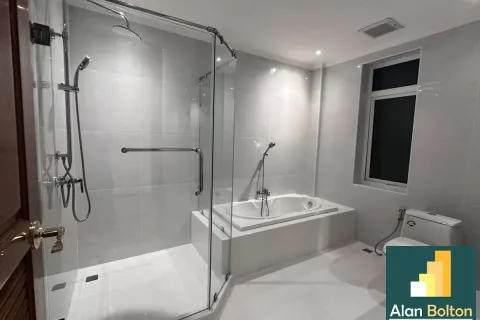 Casa de 5 dormitorios en Pattaya, Tailandia № 210817 - foto 3