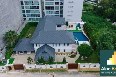 Casa de 5 dormitorios en Pattaya, Tailandia № 210817 - foto 15