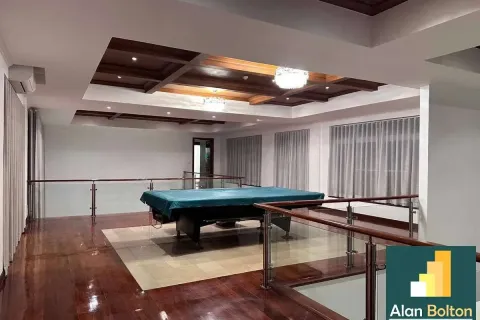 Casa de 5 dormitorios en Pattaya, Tailandia № 210817 - foto 4