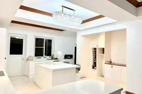 Casa de 5 dormitorios en Pattaya, Tailandia № 210817 - foto 23