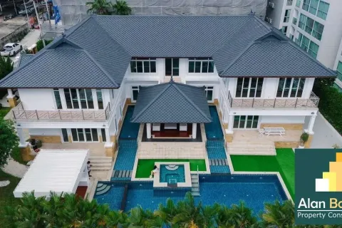 Maison à Pattaya, Thaïlande 5 chambres № 210817