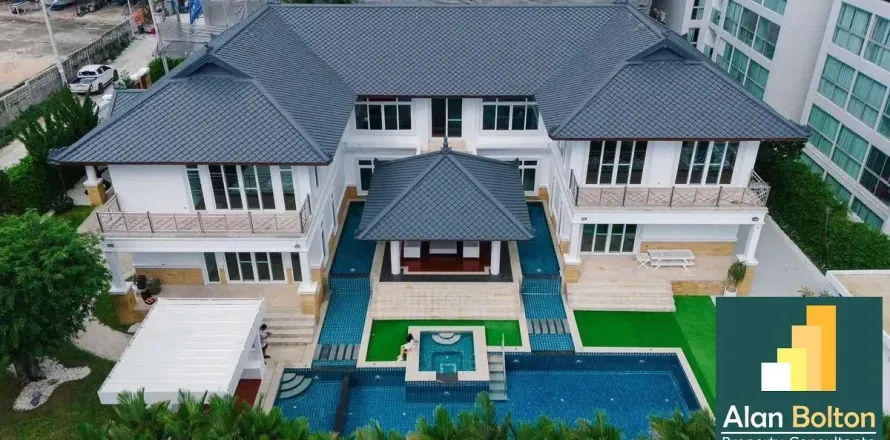 Casa de 5 dormitorios en Pattaya, Tailandia № 210817