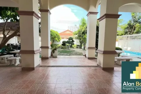 Casa de 3 dormitorios en Jomtien Beach, Pattaya, Tailandia № 210816 - foto 16