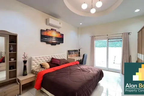 Casa de 3 dormitorios en Jomtien Beach, Pattaya, Tailandia № 210816 - foto 6